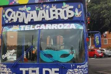La  carroza anunciadora del Carnaval recorrió este miércoles el centro de la ciudad (Foto TA)